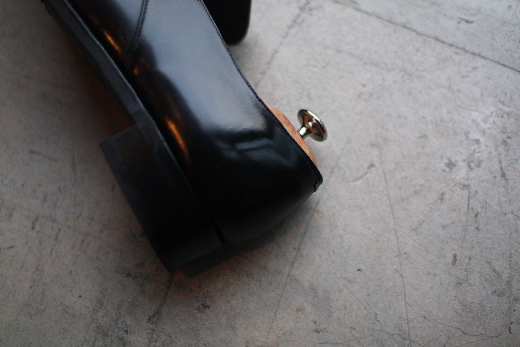SHOE SHINE